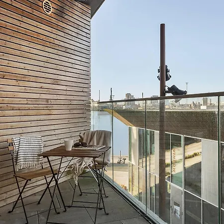 High-end Marina W Outdoor Areas & Free Parking Århus