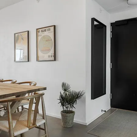 The Marina Including 1x Free Private Parking Spot